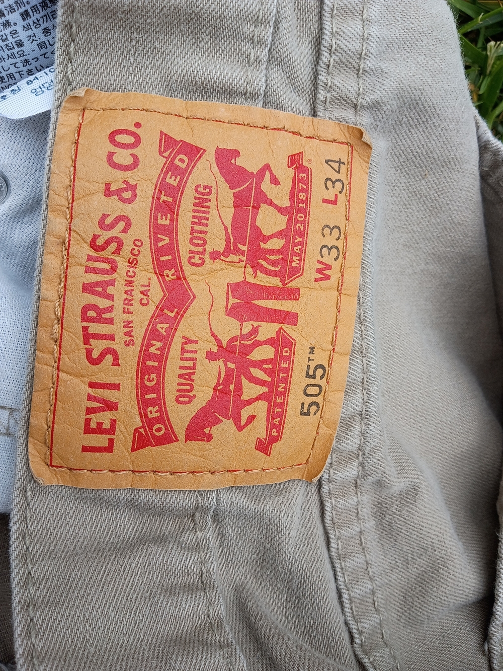 Levi's tan khaki 505™ pants with signature leather patch - Picture 3 of 11